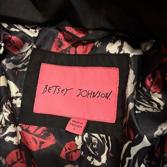 Betsey Johnson Black Puffer Coat with Quilted Sleeves - Picture 5 of 7